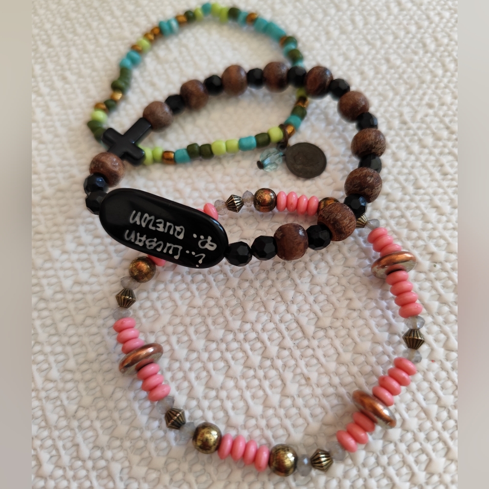 3/$30💜Set of 3 stackable bracelets - Picture 3 of 8